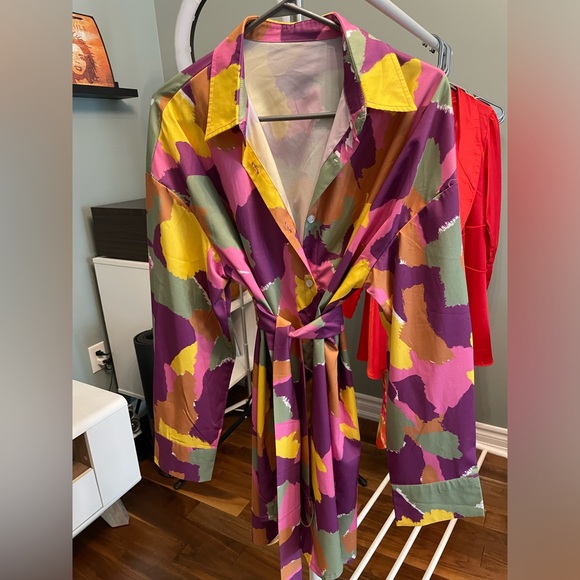 Colourful Dress abstract - Picture 2 of 4